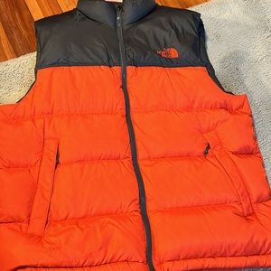 Men’s north face vest 700 large